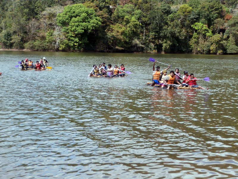 Rafting in the lake near Munnar camp